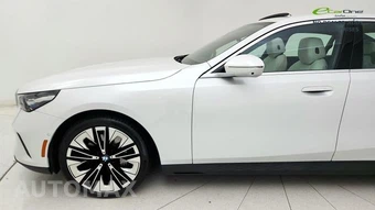 2025 BMW 5 Series Sedan 540i xDrive - miniatura 17