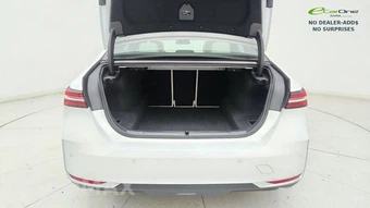 2025 BMW 5 Series Sedan 540i xDrive - miniatura 21