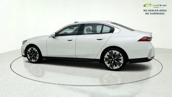 2025 BMW 5 Series Sedan 540i xDrive - miniatura 4