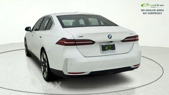 2025 BMW 5 Series Sedan 540i xDrive - miniatura 5