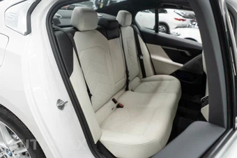 2025 BMW 5 Series Sedan 540i xDrive - miniatura 11
