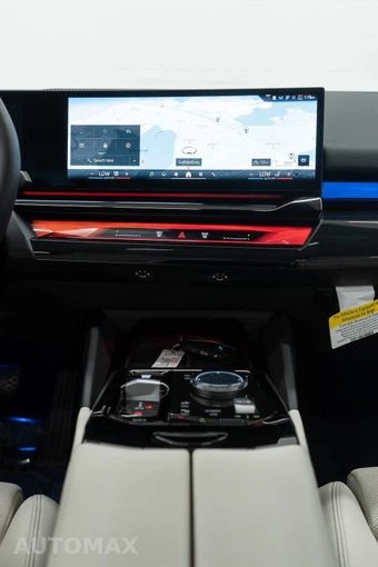 2025 BMW 5 Series Sedan 540i xDrive - miniatura 18