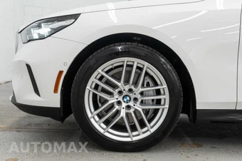 2025 BMW 5 Series Sedan 540i xDrive - miniatura 31