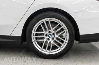 2025 BMW 5 Series Sedan 540i xDrive - miniatura 32
