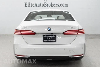 2025 BMW 5 Series Sedan 540i xDrive - miniatura 4