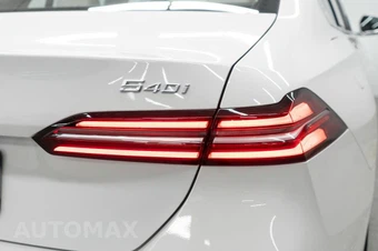 2025 BMW 5 Series Sedan 540i xDrive - miniatura 43