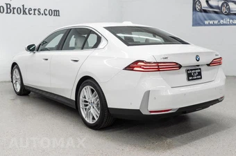 2025 BMW 5 Series Sedan 540i xDrive - miniatura 49