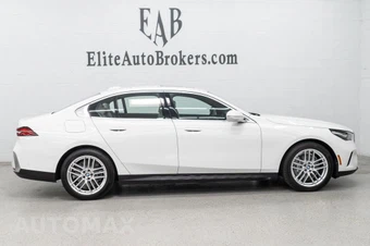 2025 BMW 5 Series Sedan 540i xDrive - miniatura 5