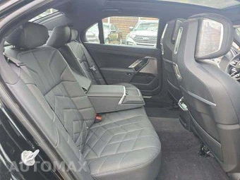 2025 BMW 7 Series Sedan 740i – miniatura 16