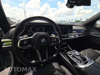 2025 BMW 7 Series Sedan 740i xDrive – miniatura 17