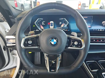 2025 BMW 7 Series Sedan 740i xDrive - miniatura 10