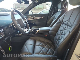 2025 BMW 7 Series Sedan 740i xDrive - miniatura 7