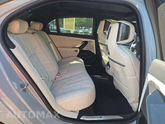 2025 BMW 7 Series Sedan 740i xDrive - miniatura 16