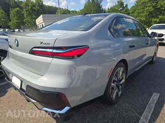 2025 BMW 7 Series Sedan 740i xDrive - miniatura 3