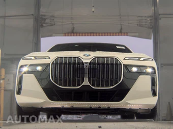 2025 BMW 7 Series Sedan 740i xDrive - miniatura 3