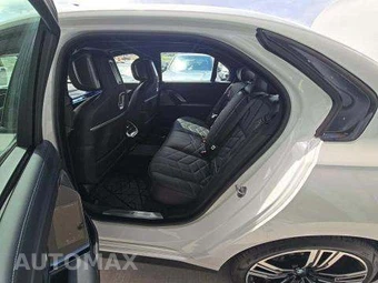 2025 BMW 7 Series Sedan 760i xDrive - miniatura 13
