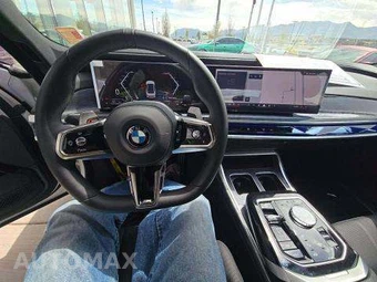 2025 BMW 7 Series Sedan 760i xDrive - miniatura 23