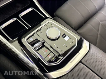 2025 BMW 7 Series Sedan 760i xDrive - miniatura 21
