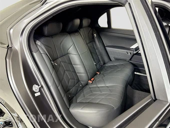 2025 BMW 7 Series Sedan 760i xDrive - miniatura 30