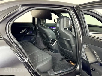 2025 BMW 7 Series Sedan 760i xDrive - miniatura 31