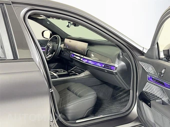 2025 BMW 7 Series Sedan 760i xDrive - miniatura 34