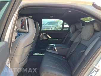 2025 BMW 7 Series Sedan 760i xDrive - miniatura 10