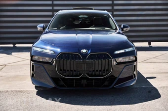 2025 BMW 7 Series Sedan 760i xDrive - miniatura 14