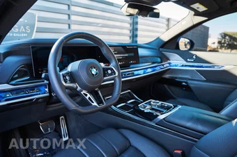 2025 BMW 7 Series Sedan 760i xDrive - miniatura 2