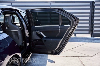 2025 BMW 7 Series Sedan 760i xDrive - miniatura 24
