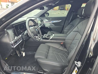 2025 BMW 7 Series Sedan 760i xDrive - miniatura 7