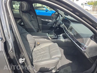 2025 BMW 7 Series Sedan 760i xDrive - miniatura 8