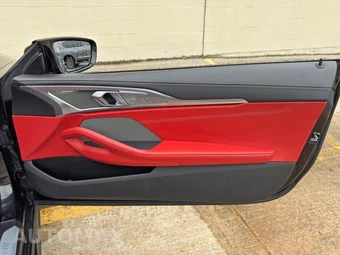 2025 BMW 8 Series Convertible M850i xDrive - miniatura 39
