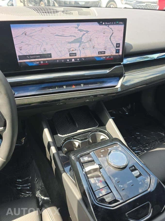 2025 BMW i5 eDrive40 - miniatura 10
