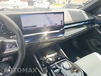 2025 BMW i5 M60 - miniatura 11