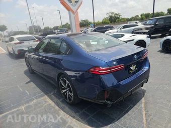2025 BMW i5 M60 - miniatura 6