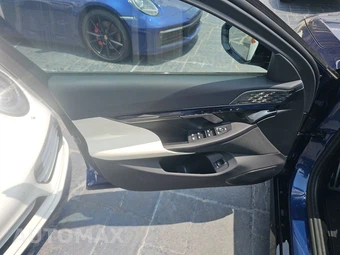 2025 BMW i5 M60 - miniatura 9