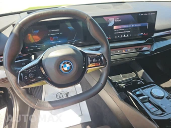 2025 BMW i5 xDrive40 - miniatura 17