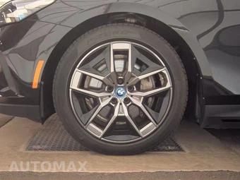 2025 BMW i5 xDrive40 - miniatura 9