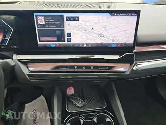 2025 BMW i5 xDrive40 – miniatura 10