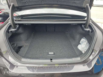 2025 BMW i5 xDrive40 – miniatura 14