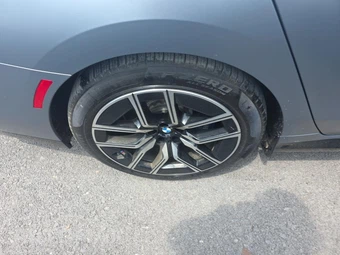 2025 BMW i7 M70 – miniatura 10