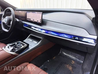 2025 BMW i7 xDrive60 - miniatura 13