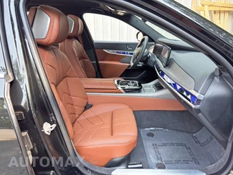 2025 BMW i7 xDrive60 - miniatura 14