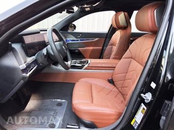 2025 BMW i7 xDrive60 - miniatura 15