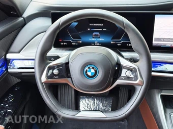 2025 BMW i7 xDrive60 - miniatura 20