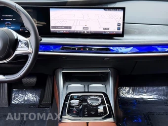 2025 BMW i7 xDrive60 - miniatura 23