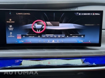 2025 BMW i7 xDrive60 - miniatura 24