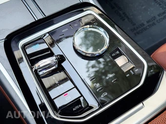 2025 BMW i7 xDrive60 - miniatura 33