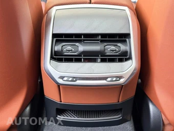 2025 BMW i7 xDrive60 - miniatura 38