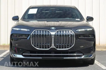 2025 BMW i7 xDrive60 - miniatura 5